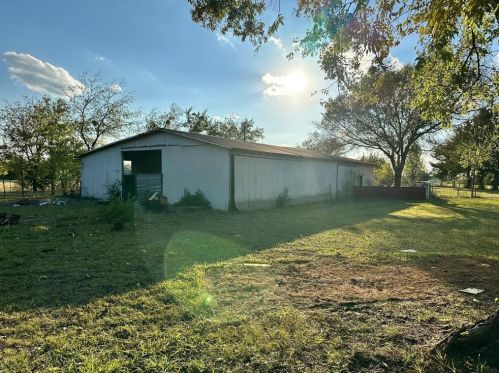 2046 Fm 121, Whitewright TX 75491-7130 exterior