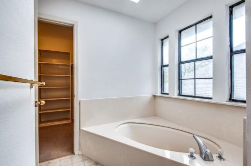 2440 Pecan Grv Ct, Irving TX  75060-6563 exterior