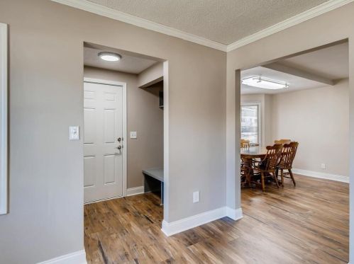1427 Hazel St, Saint Paul, MN 55119-4218