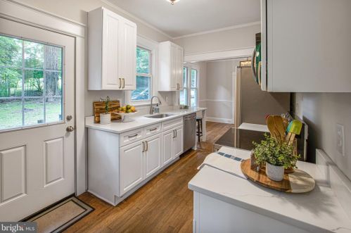 9715 Capitol View Ave, Silver Spring MD 20910-1033 exterior