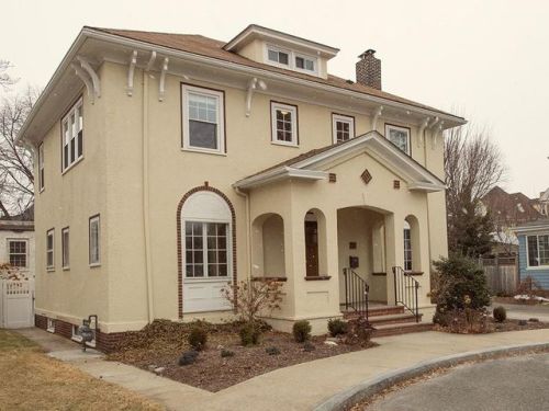 5 Angell Ct, Providence, RI 02906-4117