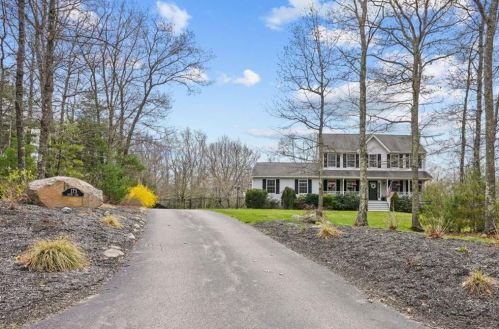 173 Dover Ln, Richmond, RI 02812-1073