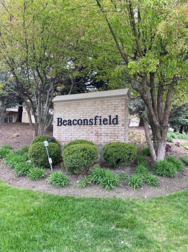 50 Beaconsfield Ct, Half Day, IL 60069-2905