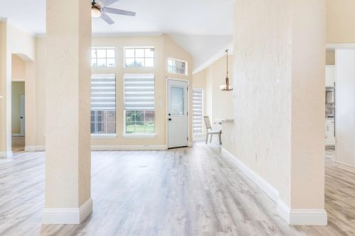 1005 Cowboys Pkwy, Irving TX  75063-5024 exterior