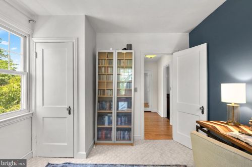 800 Easley St, Silver Spring MD 20910-4587 exterior