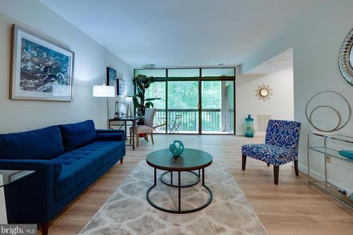 1667 Parkcrest Cir, Herndon, VA 20190-4955