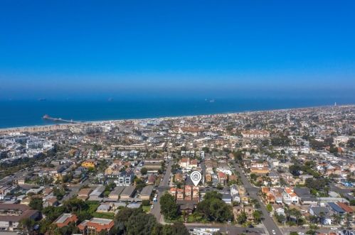 308 Huntington St, Huntington Beach, CA 92648-5229