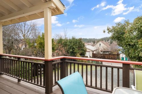 146 Race St, Grass Valley, CA 95945-7325