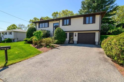 104 Manchester Farm Rd, Providence, RI 02904-3339