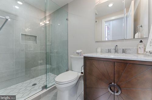 950 Front St, Philadelphia PA 19147-0043 exterior