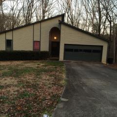 4111 Autumn Lake Dr, Buford, GA 30519-3962