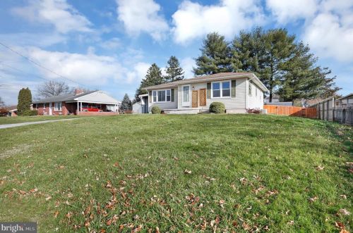 2370 Sycamore Rd, York, PA 17408-4132