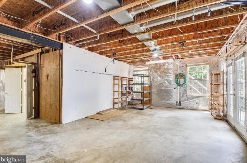 7112 Ayers Meadow Ln, Springfield VA  22150-4915 exterior