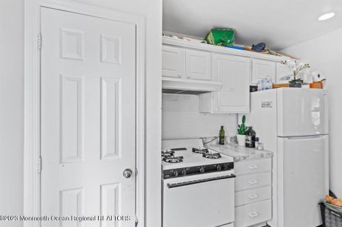 1317 Washington Ave, Tinton Falls NJ 07701-5760 exterior