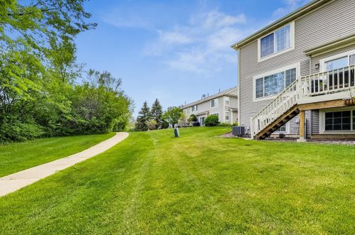 625 Creekside Cir, Gurnee IL  60031-2058 exterior
