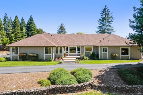 872 Dragonfly Ln, Healdsburg, CA 95448-9222