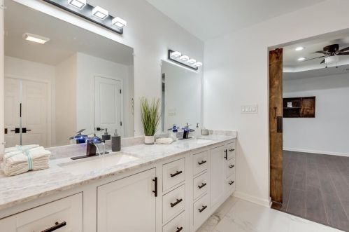 2705 Baker Rdg Dr, Atlanta GA  30318-7258 exterior