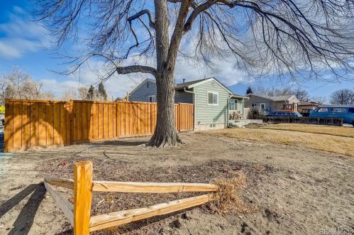 2695 Gunnison Dr, Denver, CO 80219-4705