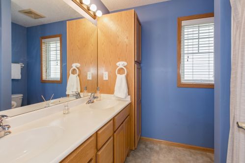 895 Drew Dr, Saint Paul MN  55129-6800 exterior