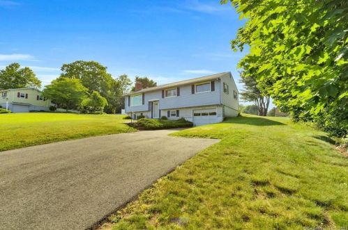 17 Dwight Rd, Middlefield, CT 06455-1111