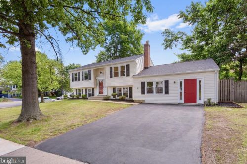 1008 Pembrook St, Herndon, VA 20170-3129