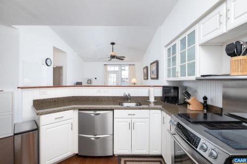 1075 Weybridge Ct, Charlottesville, VA 22911-4611