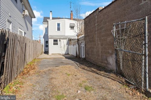 5 Howell St, Trenton NJ  08610-6128 exterior