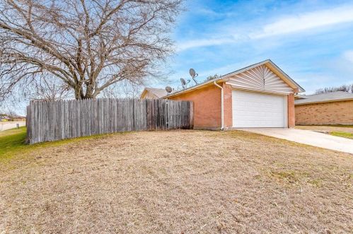 801 Cross Timbers Dr, Fort Worth, TX 76108-4016