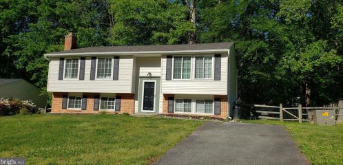 7904 Cliff Rock Ct, Springfield VA  22153-2501 exterior