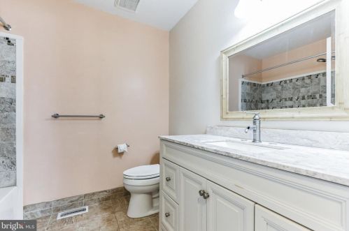 142 Hawthorne Ave, Tavistock NJ 08033-1401 exterior