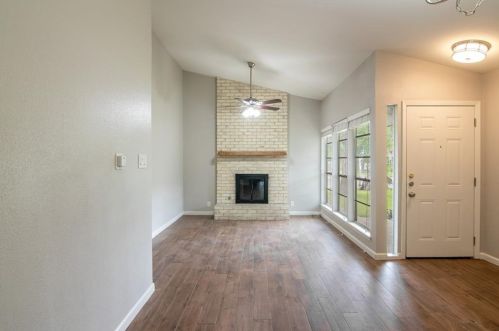 1604 Cripple Creek Dr, Austin TX  78758-5037 exterior