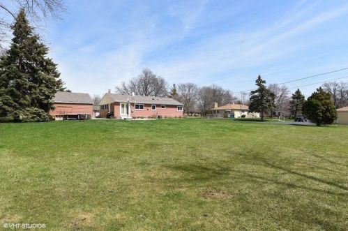 715 67 Pl, Willowbrook IL  60527-8502 exterior