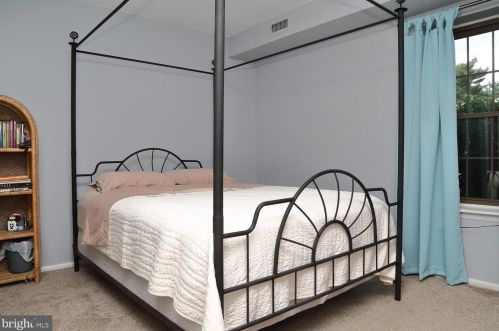 207 Valleybrook Dr, Lancaster PA  17601-4623 exterior