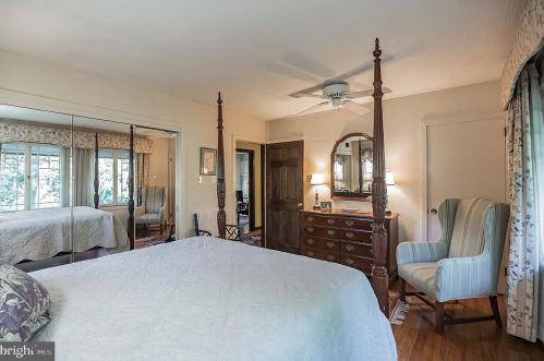 221 Elm Ave, Tavistock NJ 08033-2538 exterior