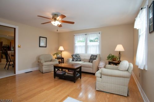 310 Vanderveer Rd, Bridgewater, NJ 08807-2557