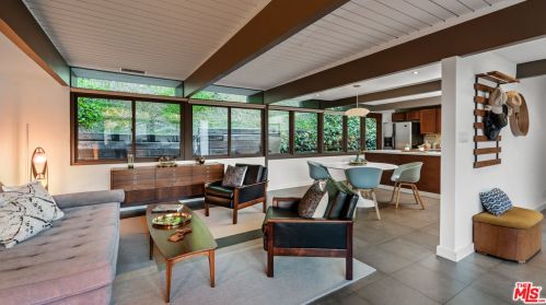 2430 Bywood Dr, Glendale CA  91206-4703 exterior