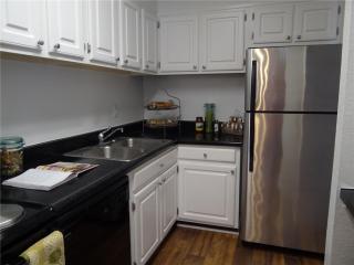 6615 The Lakes Dr, Raleigh NC  27609-3407 exterior