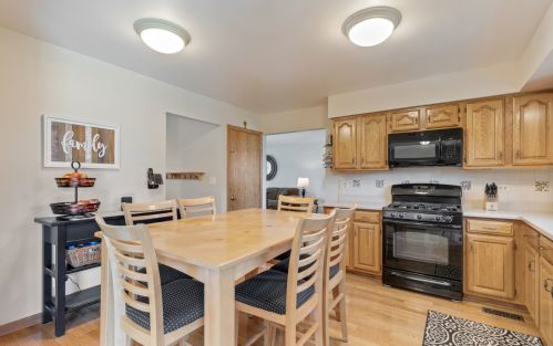 723 Warwick Dr, Carol Stream IL  60188-4332 exterior