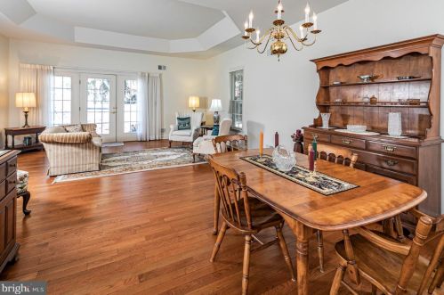 2 Birchwood Ct, Princeton NJ  08540-5041 exterior