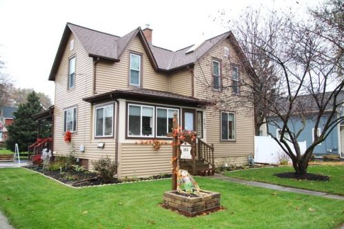 203 Cross St, Sycamore, IL 60178-1303