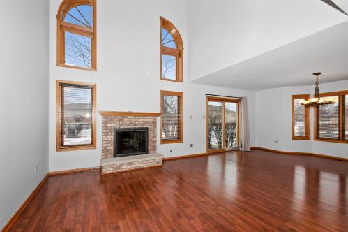 7659 Richardson Ln, Tinley Park, IL 60487-9242