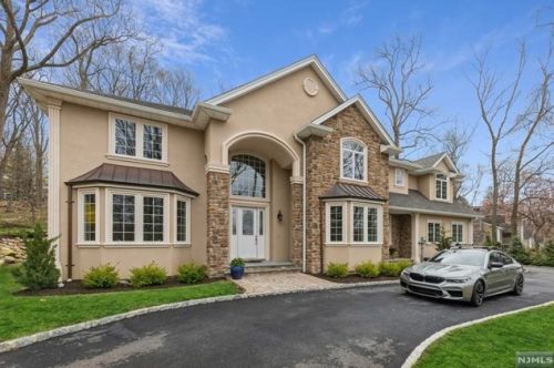 28 Lilline Ln, Upper Saddle River, NJ 07458-1820