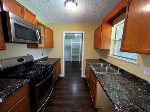 5909 Bowling Dr, Fort Worth TX  76148-3503 exterior