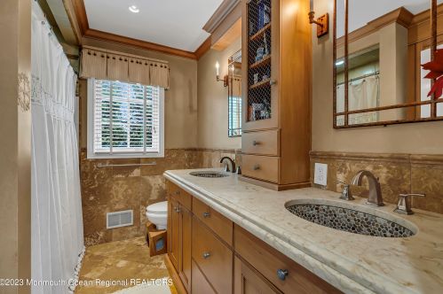 23 Oxford Dr, Tinton Falls NJ 07712-3265 exterior