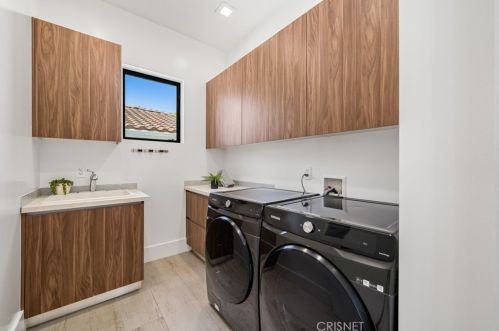 5128 Noble Ave, Van Nuys CA  91403-1376 exterior