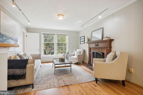 1221 Pinecrest Cir, Silver Spring MD 20910-1626 exterior