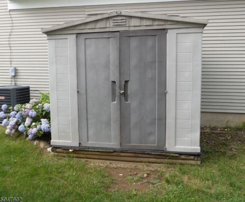 55 Saxton Dr, Hackettstown NJ  07840-1742 exterior