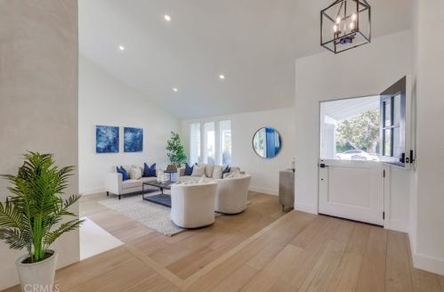 5812 Carbeck Dr, Huntington Beach CA  92648-1009 exterior