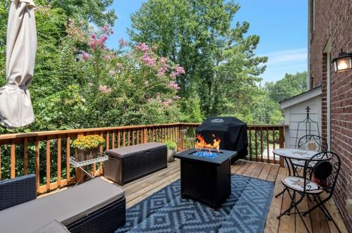 1668 Emory Place Dr, Atlanta GA  30329-4716 exterior