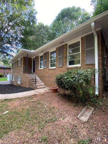 1345 Maple Dr, Lilburn, GA 30047-5568